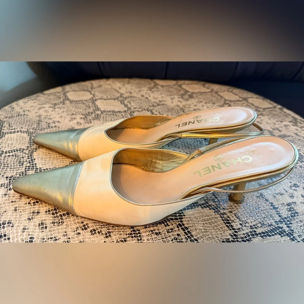 CHANEL Silver and Cream Heels - Picture 2 of 4